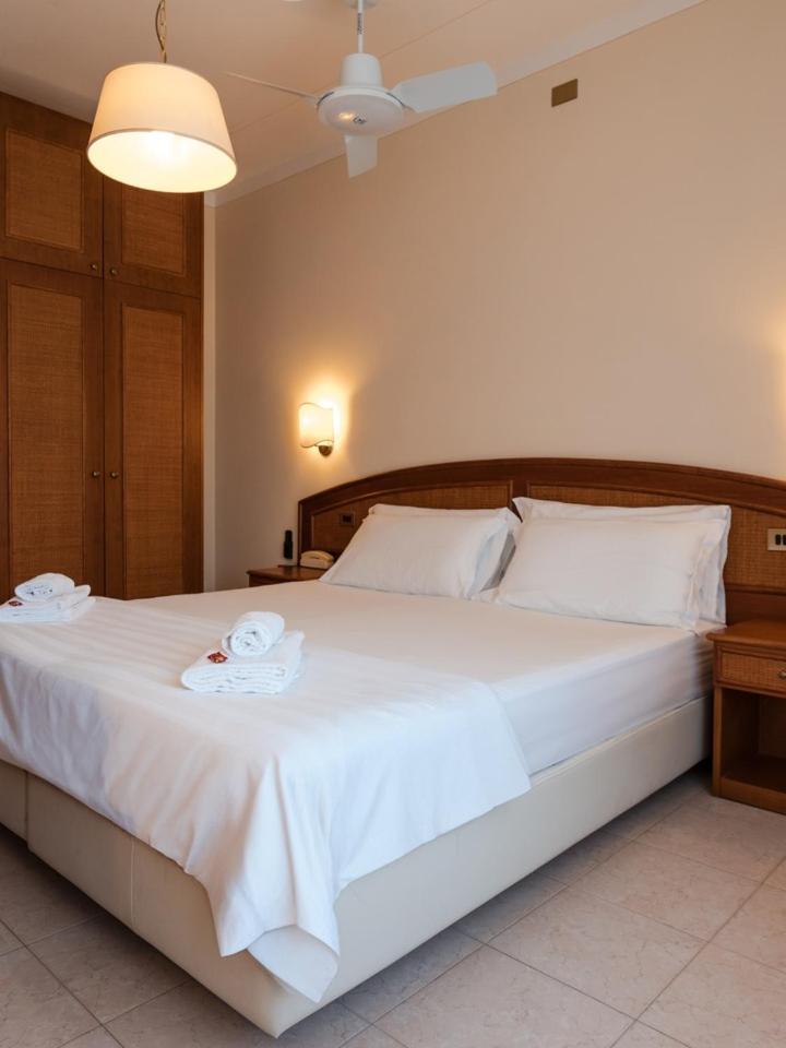 Hotel Gabbiano - Garda Lake Collection 외부 사진
